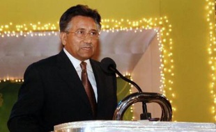 Le chef de l'Etat pakistanais, le général Pervez Musharraf, qui doit prêter jeudi un serment de "président civil", a entamé mardi une tournée d'adieux dans les casernes, contraint de quitter au préalable ses fonction de chef de l'armée, a indiqué cette dernière.