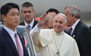 Le Pape François à son arrivée à Séoul le 14 aout 2014, première visite papale en Asie depuis 15 ans