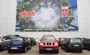 François Hollande, à la faveur de sa première visite en Chine, entend oeuvrer au comblement du retard de la France sur l'Allemagne dans la deuxième économie mondiale en soutenant ses entreprises de taille moyenne et en plaidant pour une présence plus diversifiée de ses entreprises, l'agro-alimentaire en tête.