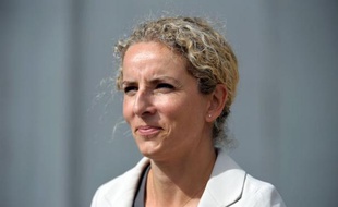 La crise économique "ne doit pas conduire à se dire que l'écologie, c'est pour plus tard", estime la ministre de l'Ecologie Delphine Batho dans le mensuel Terra Eco de septembre, et dit vouloir donner la priorité à "une grande politique d'efficacité énergétique".