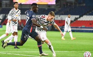Idrissa Gueye au duel face à Manchester United