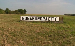 La banderole d'opposants au projet EuropaCity à Gonesse