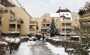 À Nanterre, le 13 mars 2013, la Cité des Damades, où a eu lieu une fusillade la veille (1 mort et 1 blessé) dans un probable règlement de compte.