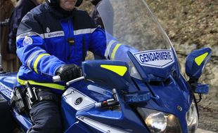 Illustration d'un motard de la gendarmerie nationale. 