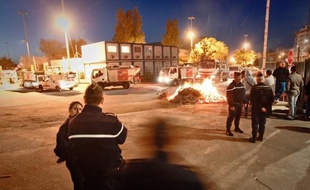 Déblocage du centre de stockage des déchets à la Capelette, hier matin.