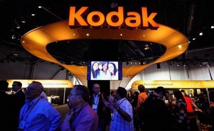 L'ex-fleuron de la photographie mondiale et emblème du capitalisme américain, Eastman Kodak, a déposé son bilan jeudi pour se restructurer à l'abri des demandes de ses créanciers, mais les analystes ne lui donnaient guère de chances dans cette ultime tentative de rebond.