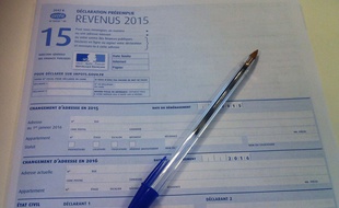 Déclaration d'impôt sur les revenus 2015. Illustration.
