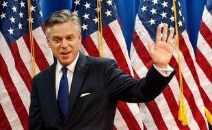 Le modéré Jon Huntsman, dont la campagne n'a jamais vraiment décollé, a annoncé lundi son retrait de la course à l'investiture républicaine pour l'élection présidentielle américaine de novembre, et a appelé à soutenir le favori, Mitt Romney.