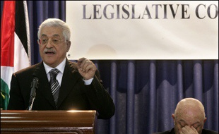 Le leader palestinien Mahmoud Abbas a plaidé pour un règlement négocié du conflit avec Israël et appelé le monde à ne pas "punir" les Palestiniens après la victoire électorale du Hamas, en inaugurant samedi le parlement dominé par le mouvement islamiste radical.