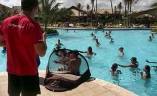 Un animateur au club de vacances Nouvelles Frontières à Punta Cana, en République Dominicaine.
