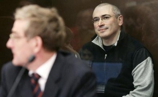 L'ex-magnat du pétrole russe Mikhaïl Khodorkovski comparaît depuis mardi dans un nouveau procès que la défense présente comme un test de la volonté de réforme du système judiciaire affichée par le président Dmitri Medvedev.