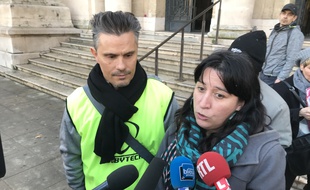 Laurent Attard en compagnie de son avocate à la sortie du tribunal de Toulon.