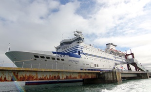 Le Bretagne, navire appartenant à la Brittanny Ferries, ici à Saint-Malo.