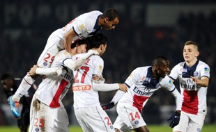 Les joueurs du PSG fêtent le but de Blaise Matuidi lors du match de Coupe de la Ligue à Bordeaux, le 14 janvier 2014.