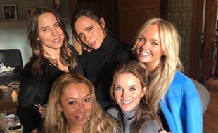 De gauche à droite et de haut en bas : Melanie Chisholm, Victoria Beckham, Emma Bunton, Melanie Brown et Geri Halliwell, réunies à Londres le 2 février 2018.