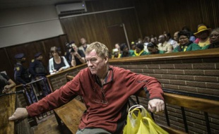 Un Danois, Peter Frederiksen, 63 ans, poursuivi pour agression après la découverte à son domicile en Afrique du Sud de clitoris congelés et d'organes génitaux féminins séchés, devant un tribunal à Bloemfontein, le 4 novembre 2015