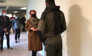 Bénédicte Taurine, députée de la première circonscription de l'Ariège, lors de sa visite le 7 décembre au centre de rétention de Cornebarrieu.