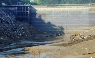 Le barrage de Guerlédan à Mûr-de-Bretagne, le 23 avril 2015 dans l'ouest de la France