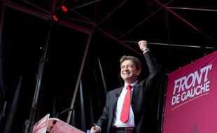 Jean-Luc Mélenchon appelle à infliger une "ample défaite" à Nicolas Sarkozy dimanche, dénonçant la "lepénisation de la droite" et jugeant que "ça ne paie pas de se comporter comme un gros facho" en parlant du président sortant