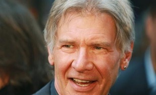 L'acteur américain Harrison Ford, héros d'Indiana Jones, se fait épiler douloureusement la poitrine à la cire dans un spot vidéo destiné à faire campagne contre la déforestation et diffusé en ligne par une organisation de protection de l'environnement.