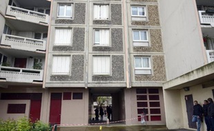Vue en date du 30 avril 2015 d'immeuble devant lequel une fusillade s'est produite à Saint-Ouen