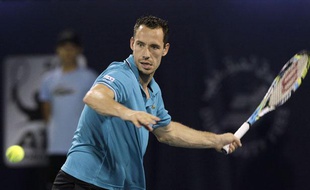 Le tennisman français Michael Llodra, lors d'un match à Dubaï, le 28 février 2012.