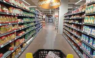 Dans un rayon de supermarché. (illustration)