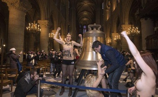 Manifestation des Femen dans la cathédrale Notre-Dame de Paris, le 12 février 2013.