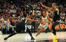 Une joueuse de WNBA s’effondre sur le parquet victime d’une « mort musculaire »