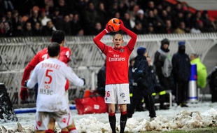 Le défenseur parisien Christophe jallet contre Monaco, le 18 décembre 2010, au Parc des Princes.