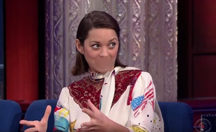 Marion Cotillard floutée pour avoir prononcé le mot «shit» aux Etats-Unis.