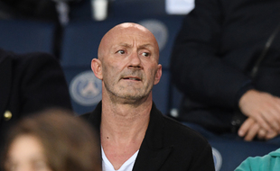 Fabien Barthez dans les tribunes du Parc des Princes lors du match de Ligue 1 PSG - Monaco, le 15 avril 2018.