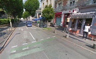 La rue de l'Arsenal borde le commissariat de Rennes.