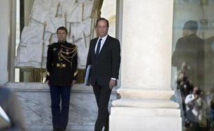 Le président François Hollande a indiqué vendredi que le contrat de génération jeunes-seniors ne s'appliquerait pas "mécaniquement à toutes les entreprises", lors d'une visite d'entreprise à Bondoufle (Essonne).