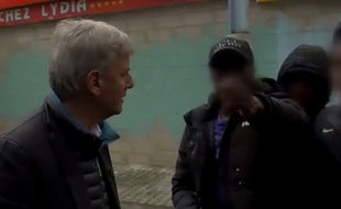 Bernard de La Villardière face à un jeune de Sevran, dans «Dossier Tabou», diffusé en septembre 2016 sur M6.