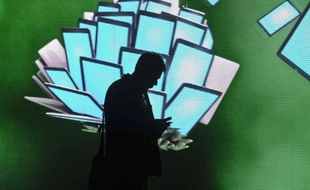 Les consommateurs achètent de plus en plus via un téléphone mobile, au détriment des achats sur internet depuis un PC