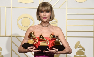 Taylor Swift a remporté le Grammy de l'album de l'année, le 15 février 2016.