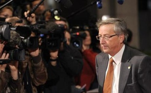 Au-delà, l'idée d'un plan de relance généralisé, suggéré par le chancelier autrichien Alfred Gusenbauer, ne semble pas à l'ordre du jour. Le président de l'Eurogroupe Jean-Claude Juncker a rejeté sèchement l'idée en expliquant que cela contribuerait seulement à creuser des déficits publics déjà importants.