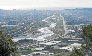 Des travaux de confortement des digues sont prévus, notamment sur 14 km de la rive gauche du fleuve.