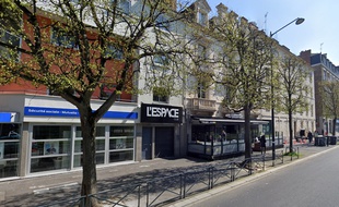 Vue extérieure de la discothèque L'Espace à Rennes.