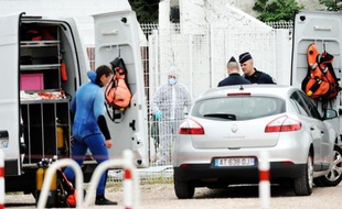 Le corps d'une fillette de 3 ans, que sa mère affirmait avoir jetée dans le canal de la Deûle à Lille après avoir disparu avec elle le 13 août de la région de Fourmies (Nord), a été retrouvé sans vie samedi matin dans une écluse.