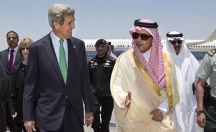 L'Arabie saoudite a affirmé mardi que son pays ne resterait plus "les bras croisés" face au conflit syrien et qu'il aiderait les opposants au régime à se défendre, au moment où des combats faisaient rage autour de Damas.