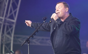 Ali Campbell lors d'un concert à la Hague en juin 2015