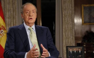 Le roi d'Espagne Juan Carlos a appelé samedi l'Espagne à affronter dans l'unité une crise qui a engendré un chômage "moralement inadmissible", dénonçant par la même occasion "la conduite inacceptable" de personnalités publiques, qu'il n'a pas nommées, impliquées dans des scandales de corruption.