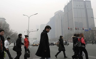 Pollution de l'air dans les rues de Pékin, en décembre 2009.
