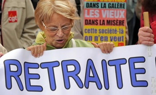 Le gouvernement envisage d'accélérer la mise en oeuvre de la réforme des retraites de 2010, en réduisant la période de transition qui doit porter à terme à 62 ans l'âge légal de départ à la retraite, affirme le site internet des Echos dimanche soir.