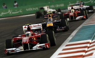 Ferrari et Alonso avaient leur destin en main avant le Grand Prix d'Abou Dhabi de Formule 1, avec 8 points d'avance sur Mark Webber et 15 sur Sebastian Vettel; ils ont pourtant dilapidé ce pactole, et les chances de titre de l'Espagnol, en commettant une incroyable erreur stratégique.
