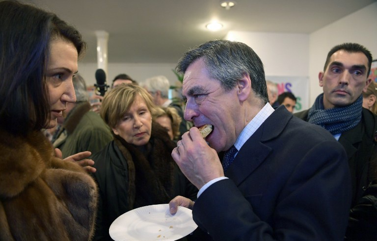 Les Cadeaux Cruels Et Droles Proposes Par Les Internautes A Francois Fillon Pour Son Anniversaire