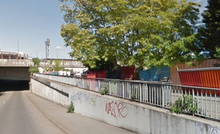 Le campement de la rue Bernos, à Lille-Fives.