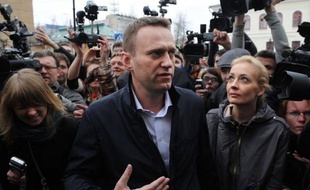 L'opposant numéro un à Vladimir Poutine, Alexeï Navalny, pour "détournement de fonds" a repris à Kirov, à 900 km de Moscou, après une première audience ajournée la semaine dernière, une affaire "fabriquée de toutes pièces" selon lui et de nombreux opposants en Russie.